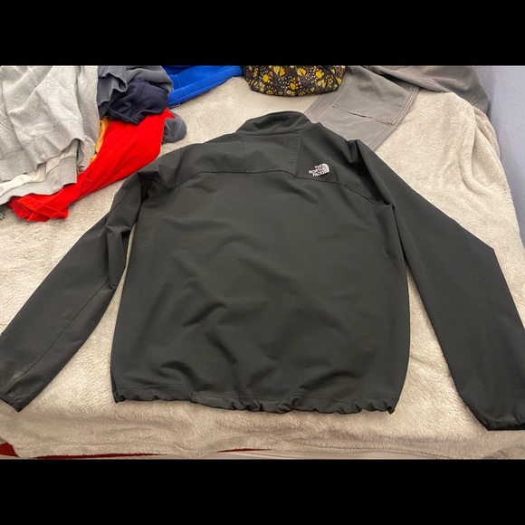 Northface windbreaker - Picture 2 of 2